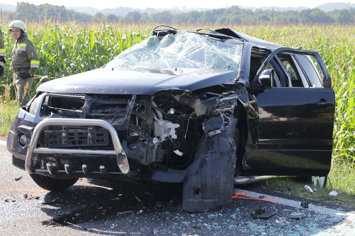 Weitere Bilder von den Aufräumarbeiten nach dem Unfall.