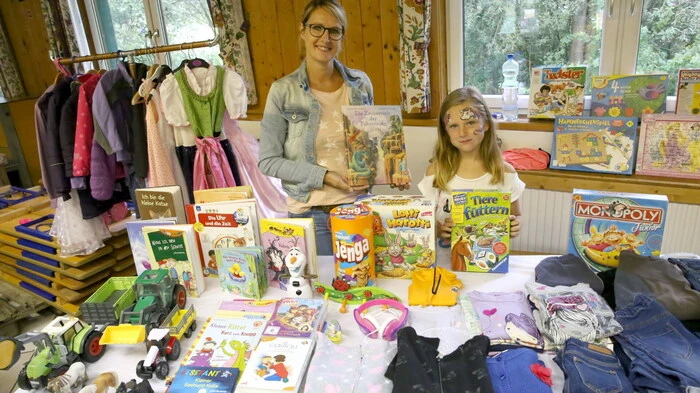Ob Babyausstattung, Kinderkleidung, Spielzeug, Kinderbücher, Fahrräder, Puppen und vieles mehr: Flohmarktfreunde kamen am Wochenende in Meiselding voll auf ihre Kosten. 