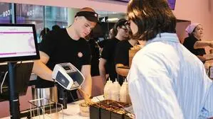 Die Bowl-Kette „Apapika“ siedelt sich in den City-Akarden an