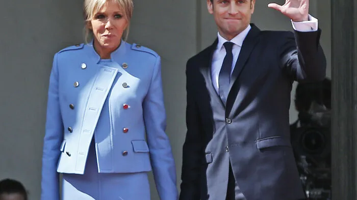 Großer Tag für Emmanuel Macron: Am Sonntag hat er das Amt des französischen Präsidenten übernommen. Auf dem Foto ist er mit seiner Frau Brigitte Trogneux zu sehen.