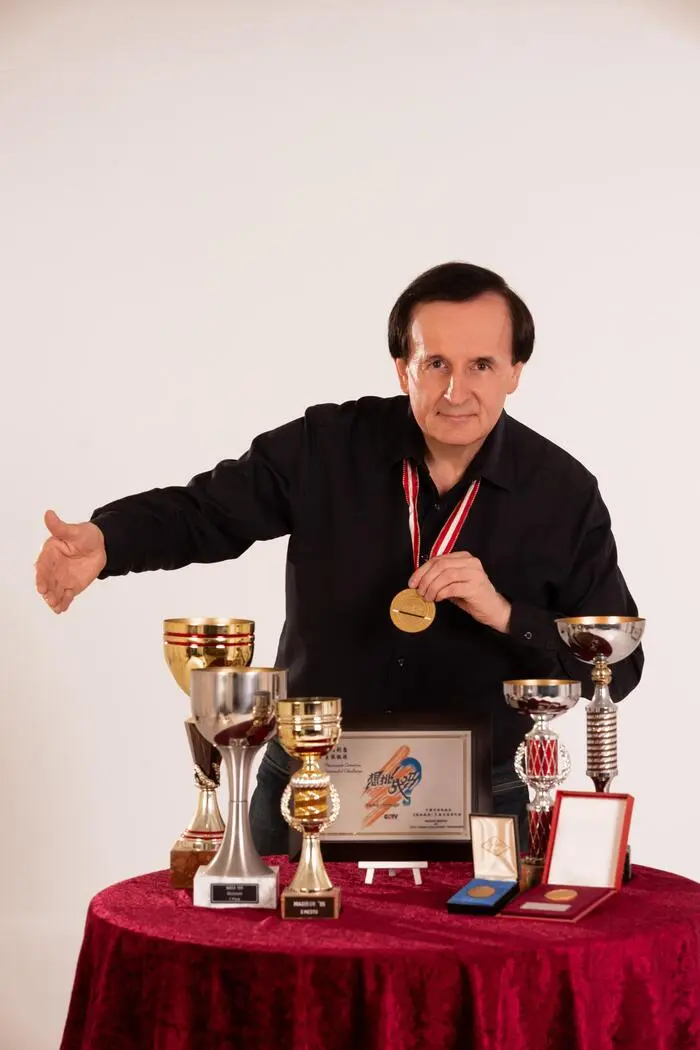 Staatsmeister, Weltmeister und Weltrekordler „Don Alfredo“ mit seinen vielen Auszeichnungen