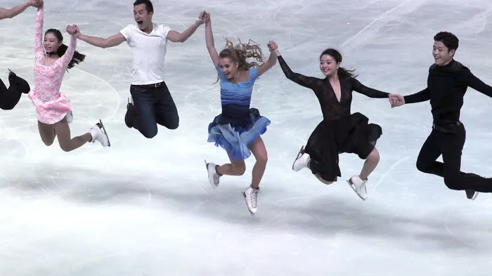 Der Eiskunstlauf ISU Grand Prix Peking, der „Audi Cup of China 2016″ findet am 18.-19. November 2016 statt. Bei der Gala zeigten die Paare ihr Können, befreit von den Blicken der Wertungsrichter.