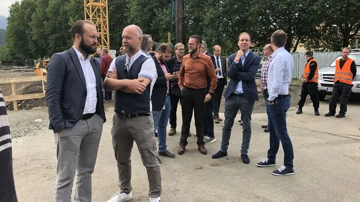 Zahlreiche Ehrengäste nahmen am Donnerstag an der Grundsteinlegung teil.