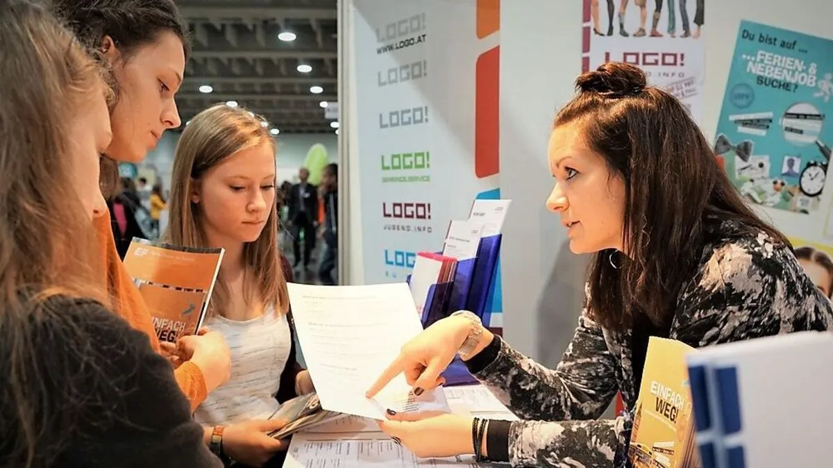 Betriebe aus Graz-Umgebung informieren am Grazer Flughafen über Ausbildungsmöglichkeiten.