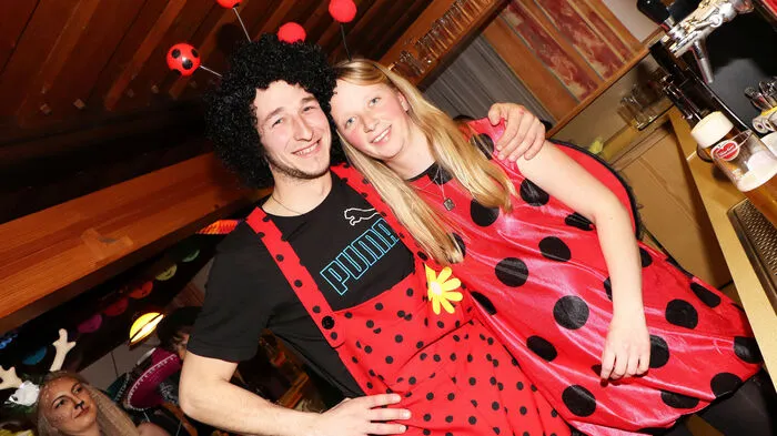 Als "Marienkäferlein" hatten die GH-Steinerwirtsleut Josef Stark mit seiner Freundin Stefanie Wildpanner ihre volle Gaude!