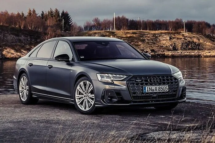 Audi. Zwischen die Elektro-SUV Q4 e-tron und e-tron (der heuer eine Modellpflege bekommt) schiebt Audi den Q6 e-tron. Zudem bekommt das Flaggschiff A8 (Bild) ein Facelift und der A3 eine Allroad-Variante.