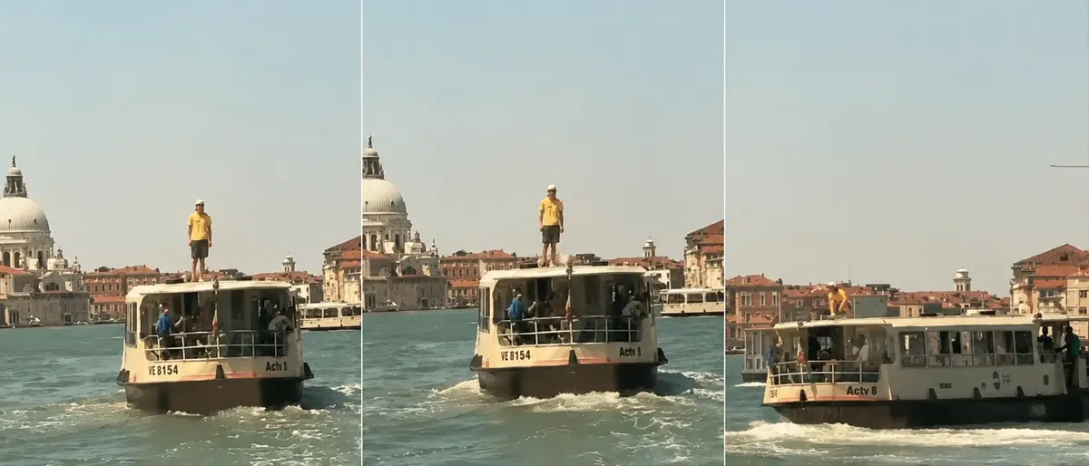 Der Tourist kletterte auf das Dach des Vaporetto