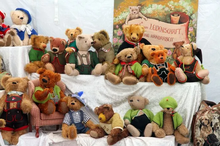 Noch bis Sonntag kann man in Velden vor dem Schloss den Handwerksmarkt besuchen