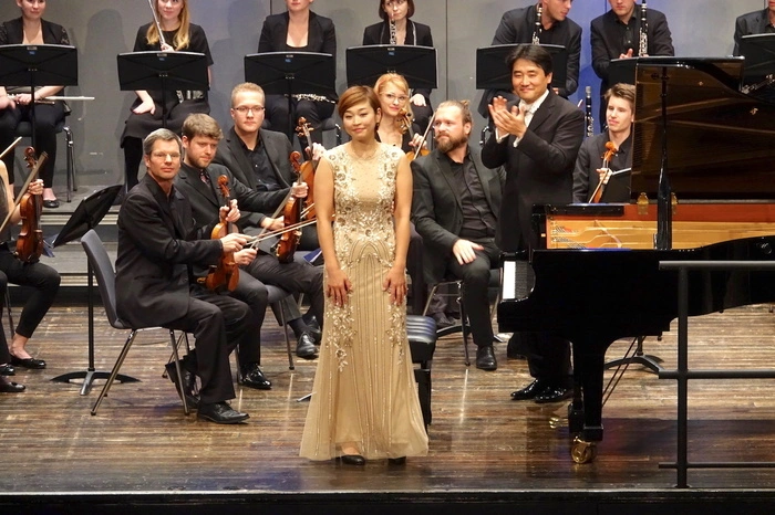 Als Solistin begeisterte June Lee am Klavier, die auch am Salzburger Mozarteum studierte und mehrfach Preisträgerin internationaler Bewerbe ist.