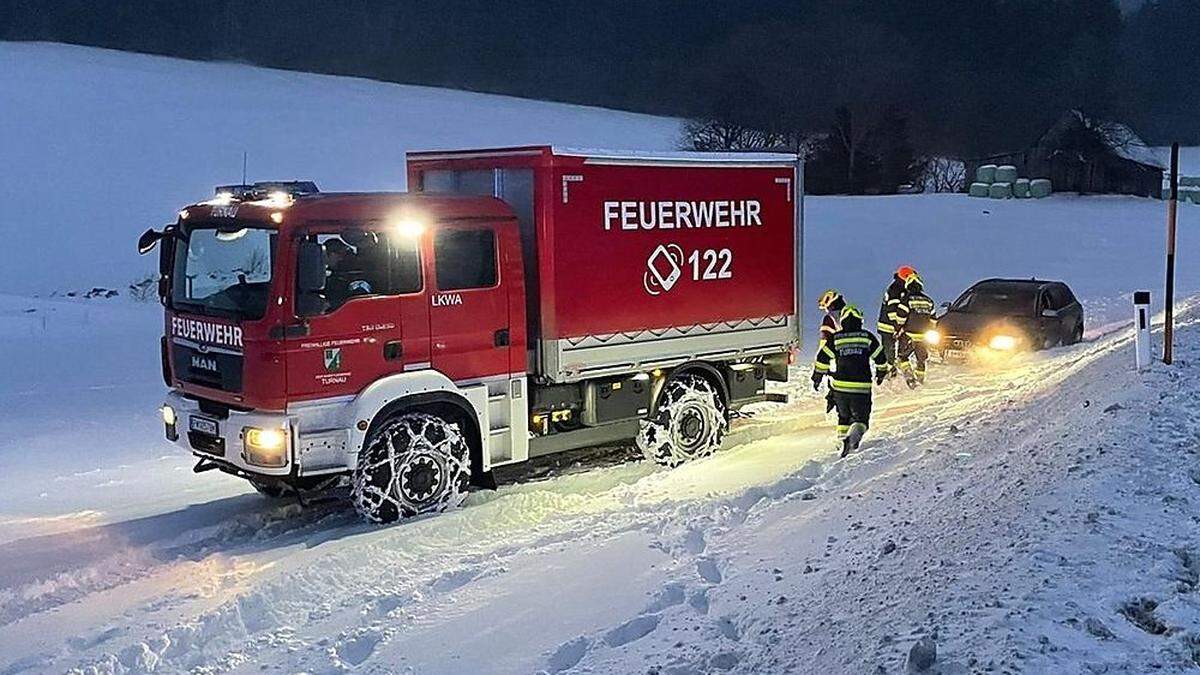 Am Freitag rückte die Freiwillige Feuerwehr Turnau zu zahlreichen Fahrzeugbergungen aus