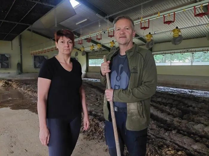  Petra Winkler-Heschl und Bernhard Heschl in ihrem leeren Stall