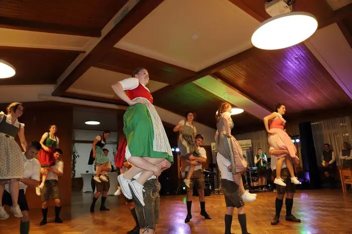 Schwungvoll eröffnet wurde der Ball von der Landjugend KTN (Krottendorf, Thannhausen, Naas).