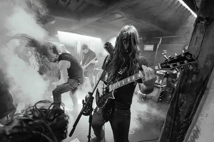 Die Bands Senntus, Veins of Suffering, Reek of Death und Corruptum luden mit einer Mischung von Dark Metal, Melodic Death Metal und Death Metal zum „Schädln“ ein