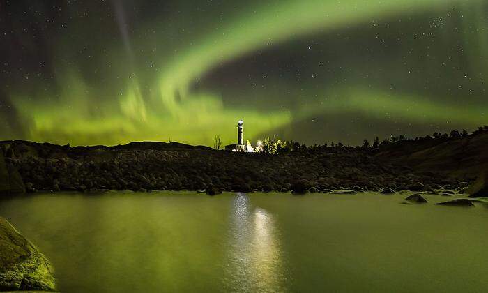 Wer Glück hat, sieht die Lichtshow der Aurora borealis am Nachthimmel