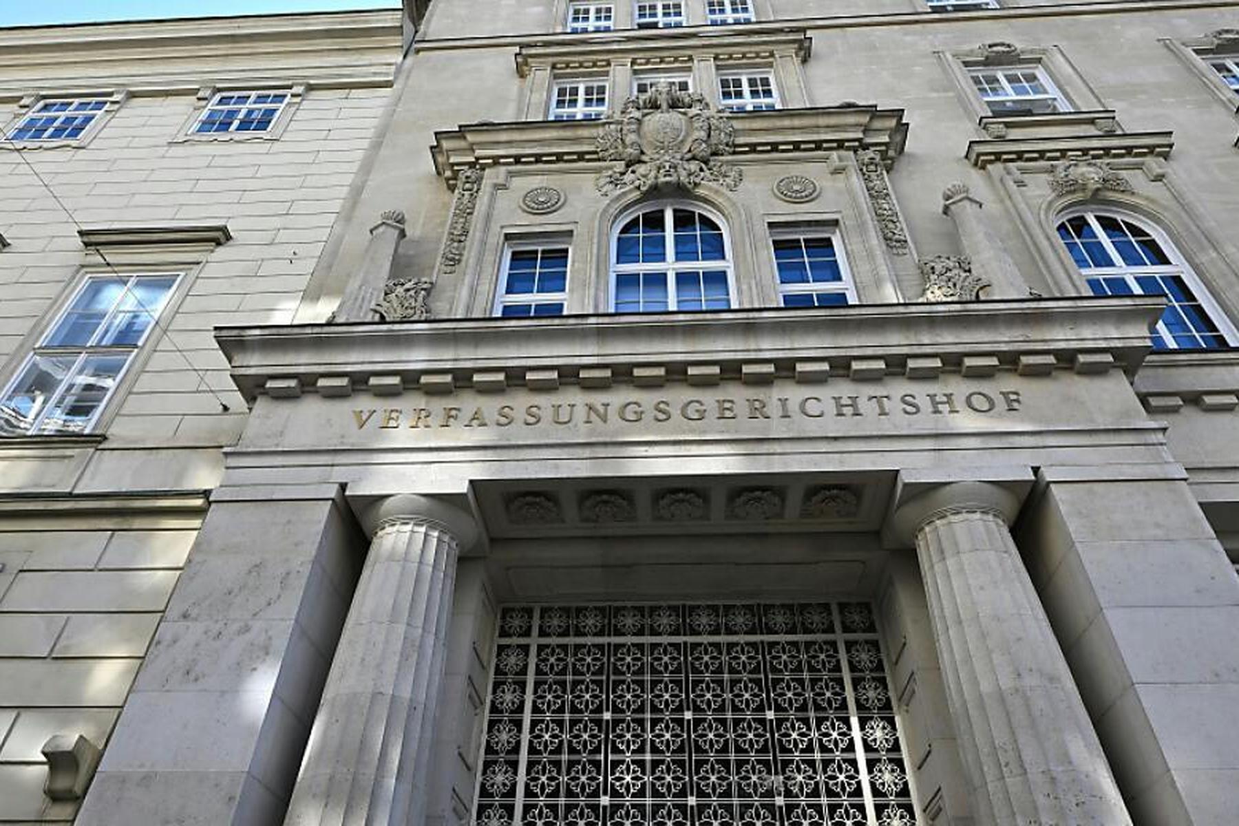 Kopftuchverbot: Wiederkehr legt Kopftuchverbot ohne „Plan B“ vor