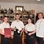 Thomas Ranninger (r.) mit den Lehrlingen Lena Ornik und Dorian Sladek sowie Service-Chefin Sabrina Stegmann im "Ranninger am Grottenhof"