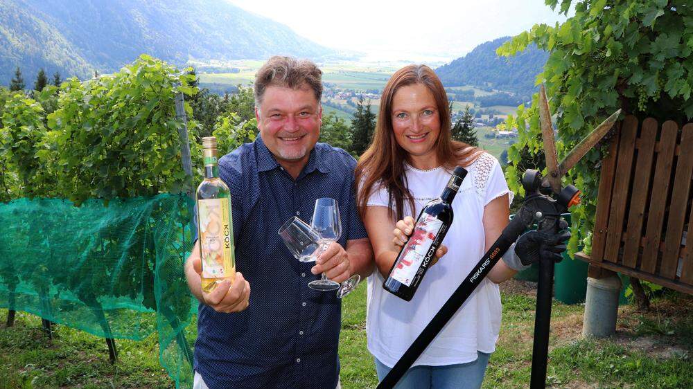 Große Freude bei Gerhard Köck und Christiane Obereder-Nazar über die Siegerweine Polenikus und Roesler
