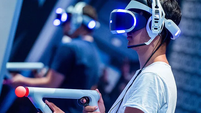 "Vielfalt gewinnt", lautet das Motto der zehnten Gamescom in Köln. Kaum wie ein anderer Branchentreff in Deutschland zieht die Messe die Massen an.