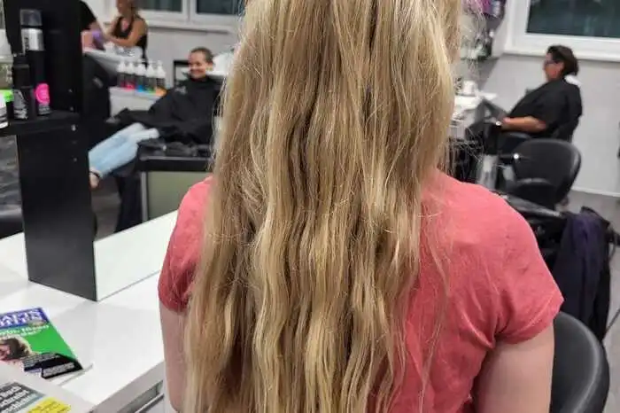 Ihre Mutter brachte sie auf die Idee, ihr blondes Haar zu spenden.