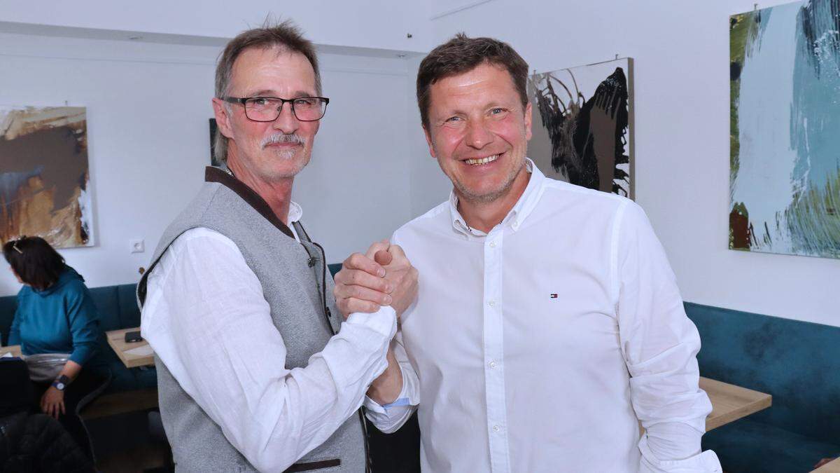 Karl Heinz Hojas und Andreas Albrecher (von links) haben das Kulturcafé in Bärnbach eröffnet