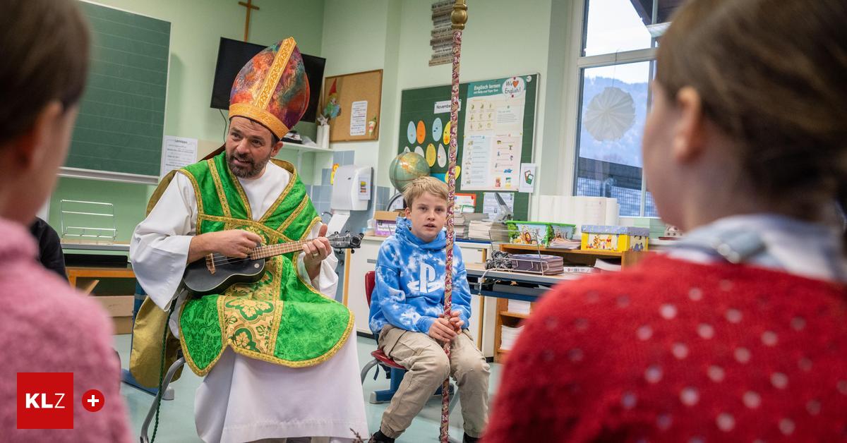 Mit-Fotos-Mit-Froh-statt-Drohbotschaft-Nikolaus-geht-in-die-Schule