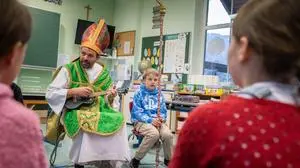 Nikolaus besucht Volksschule, 8046 Stattegg, am 5.12. 2025.