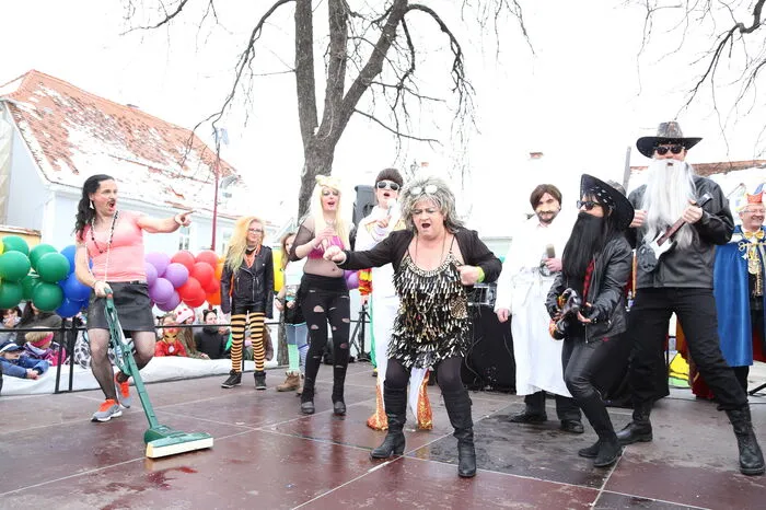 Die Musiklegenden Elvis, Udo Jürgens oder Tina Turner sorgten bei ihrem Auftritt für Stimung.