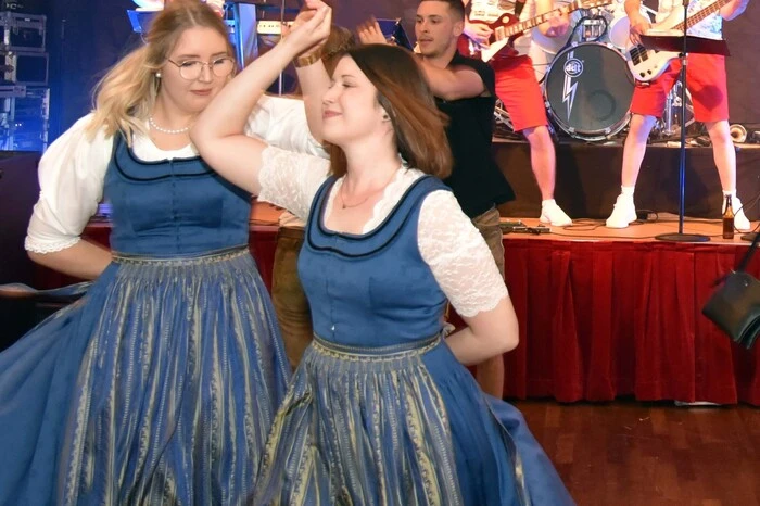 Bitte klicken Sie sich durch die Bilder . . .