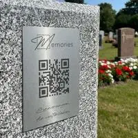 Der QR-Code führt zu einem Gedenkvideo. Die Idee: So sollen Verstorbene in Erinnerung bleiben