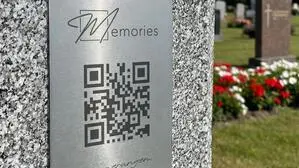 Der QR-Code führt zu einem Gedenkvideo. Die Idee: So sollen Verstorbene in Erinnerung bleiben