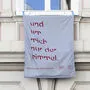 Schon jetzt kündigen die Fahnen das Festival im Juni an