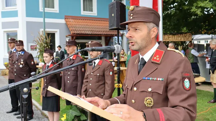 Unter dem Motto Woaz &amp; Wein fand im Bereich des Rüsthauses der Freiwilligen Feuerwehr Ligist das beliebte Schmankerlfest mit einem bunten Programm wie Kinderschminken, Kutschenfahrten oder Hüpfburg statt.