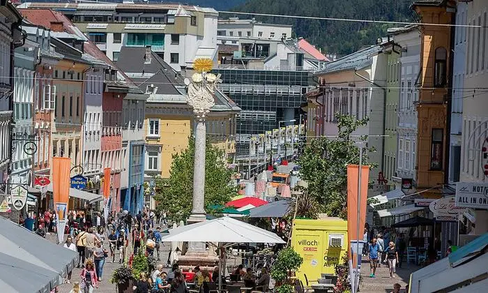 Villach Innenstadt Hauptplatz Gastgärten Lokale