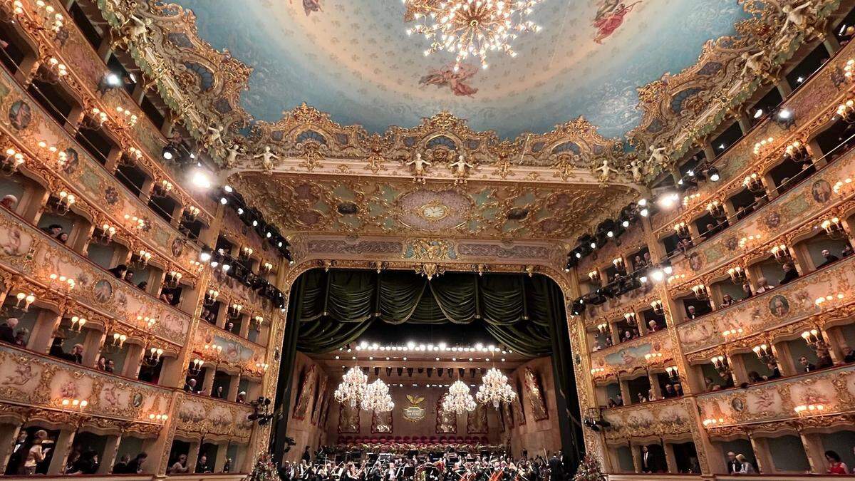 Brahms‘ 2. Symphonie | Teatro La Fenice: Eindrucksvolle Kulisse für Italiens Neujahrskonzert