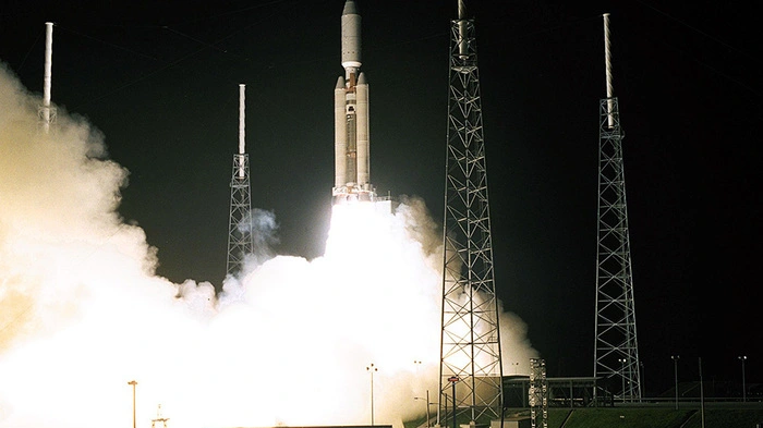 Nach fast 20 Jahren im All verglüht am Freitag die NASA-Sonde "Cassini" in der Atmosphäre des Saturns. Ein Rückblick in Bildern: Start in Cape Canaveral (USA) 1997.