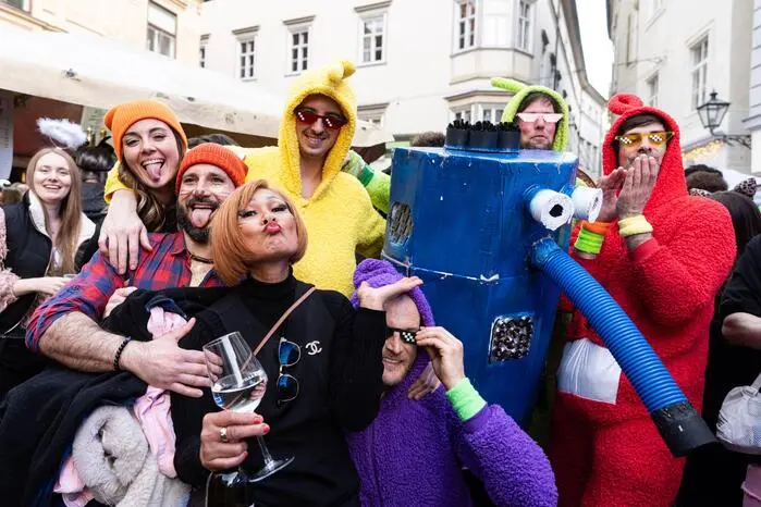 Nach dem Faschingsumzug wurde im Bermudadreieck rund um den Glockenspiel-, Mehl- und Färberplatz weitergefeiert