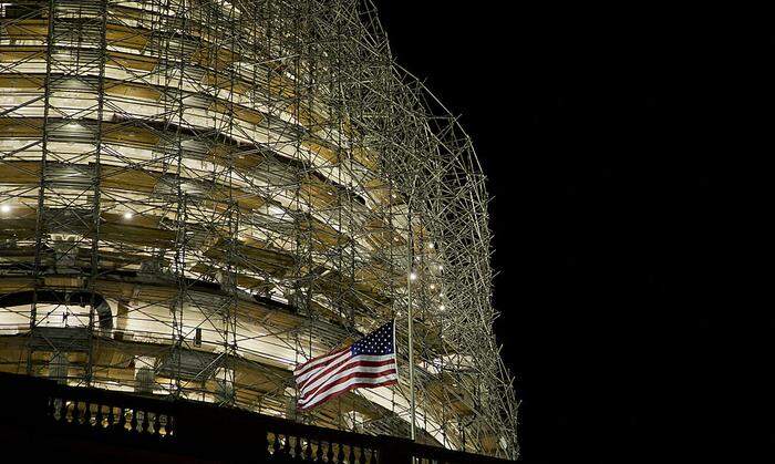 Flagge auf Halbmast beim US-Kapitol