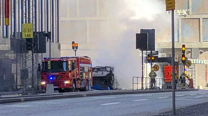 Bei einer Explosion eines Busses in Stockholm am Sonntag wurde der Fahrer verletzt.