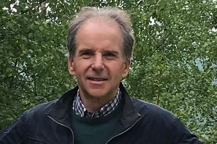 Gerald Nathan ist Obmann des ARBÖ Trieben und begeisterter Radsportler: Zu Beginn der Corona-Krise stand das Vereinsleben still. Es wurden als Vorsichtsmaßnahme alle Radrennen abgesagt, es gab kein Vereinstraining und keine Gruppenausfahrten mehr, folglich wurden im heurigen Jahr auch keine Radlizenzen gelöst. Wochenlang musste wegen der Kontaktbeschränkungen jeder Radfahrer versuchen, seine Fitness am Hometrainer in den eigenen vier Wänden aufrechtzuerhalten oder alleine in der freien Natur trainieren. Dann haben wir das Radfahrer-Leben wieder in die Hand genommen. Natürlich auch die über 60-Jährigen wie ich lassen uns von Corona nicht die Fitness und die Freude am Sport stehlen. Ab Anfang Juni kam wieder Leben in den Verein. Die Hobbysportler des Radklubs trafen sich zweimal die Woche und holten die im Frühjahr geplanten Radtouren nach. Die Trainingswoche in der Schweiz musste leider abgesagt werden. Aber es werden wieder bessere Tage kommen und dann können wir all diese Vorhaben umsetzen.