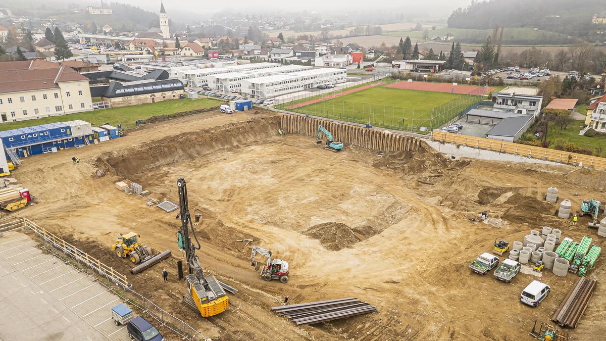 Die Bauarbeiten beim neuen Alpen-Adria-Gymnasium schreiten voran