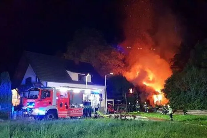Nach dem Großbrand unweit des Kapfenberger Industriegebiets gibt es nun erste Erkenntnisse der Polizei, sie geht von Brandstiftung aus. Mehr dazu.  