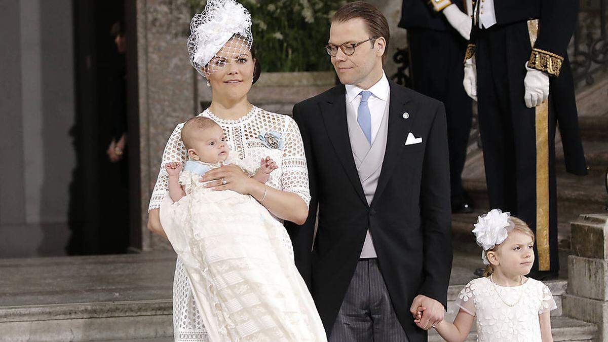 Victoria und Daniel von Schweden mit ihren Kindern