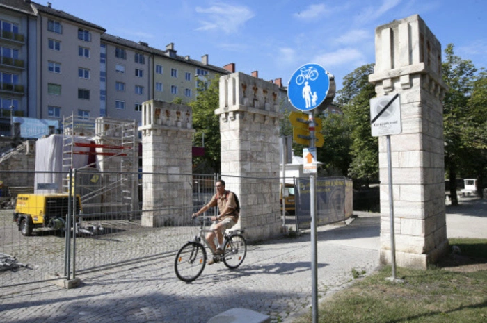 Auch im übrigen Lendhafen-Areal wird gebaut - etwa am Sandig-Brunnen.