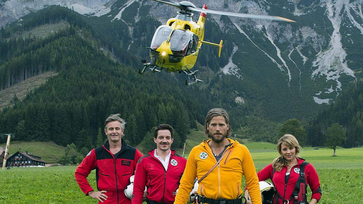 Robert Lohr, Markus Brandl, Sebastian Ströbel und Luise Bähr (von links) wurden zu Ehrenmitgliedern der Bergrettung Ramsau ernannt 