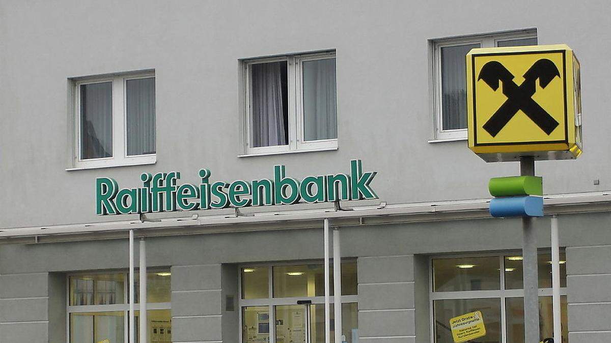 Raiffeisenbank St. Stefan: Ex-Direktor muss verlustreiche Kredite und dubiose Geldflüsse aufklären	