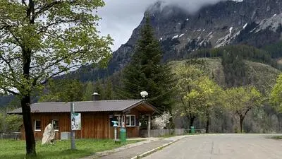 Der Imbiss „Erzbergblick“ wird aktuell zum Kauf angeboten