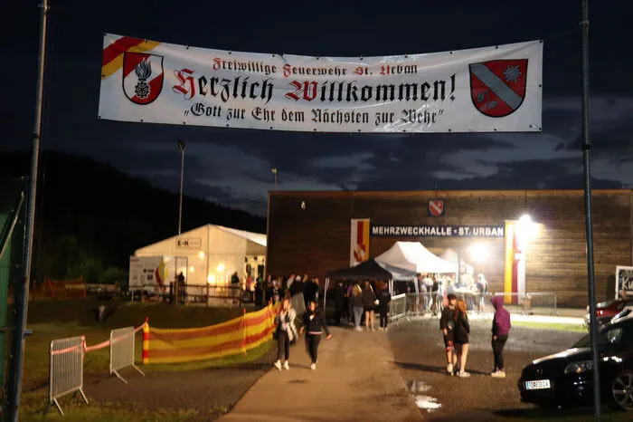 Bitte klicken Sie sich durch die Bilder!