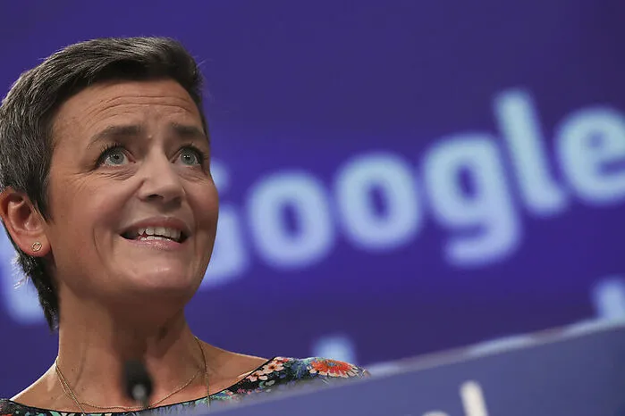 Die Liberale Margrethe Vestager (51) wollte selbst Kommissionspräsidentin werden - und bekommt nun als "exekutive Vizepräsidentin" eine besondere Stellung. Als Wettbewerbskommissarin hat sich die resolute Dänin unter anderen Google, Facebook und Amazon vorgeknöpft. In Dänemark war die studierte Ökonomin vorher Bildungs-, Wirtschafts- und Innenministerin.