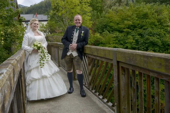 Nach neuneinhalb Jahren Beziehung ist für sie der große Tag gekommen: Melanie und Martin Fratzl haben sich das Ja-Wort gegeben. Die standesamtliche Hochzeit fand in der Marktgemeinde Pölstal statt.