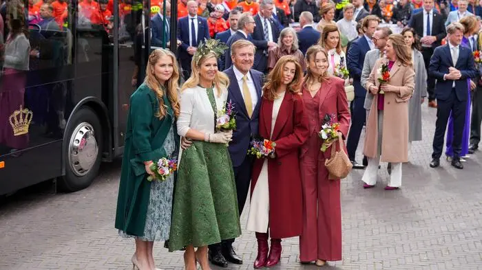 Am 27. April, dem Geburtstag von König Willem-Alexander, wird in den Niederlanden ausgiebig gefeiert. Neben Königin Máxima haben sich auch seine Töchter besonders schick gemacht.